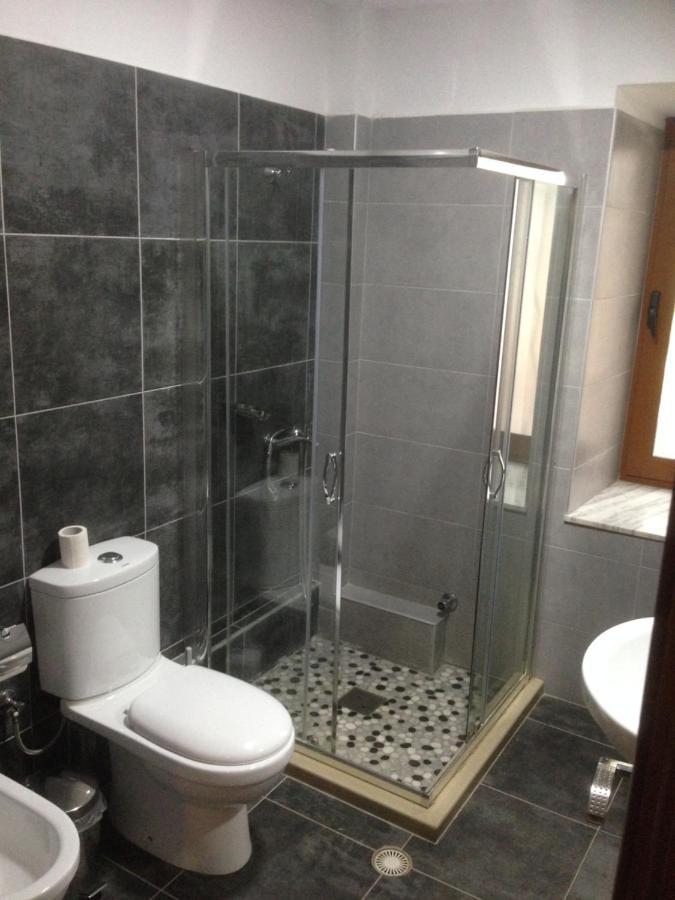 Hotel Bujtina Bicolli Korça Exteriör bild