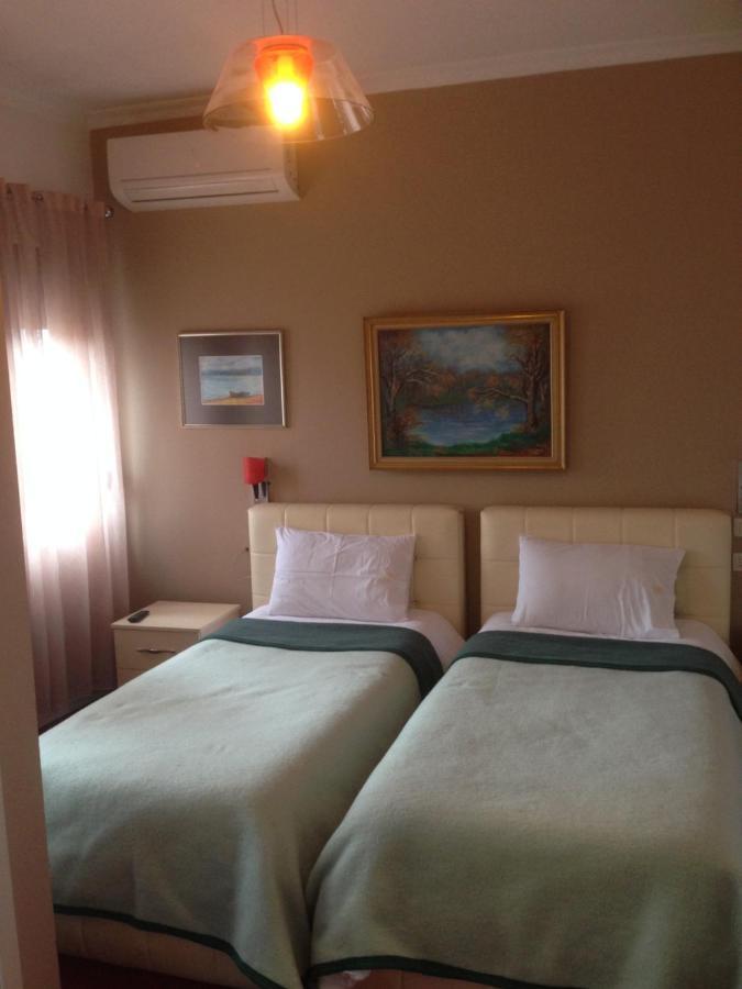 Hotel Bujtina Bicolli Korça Exteriör bild