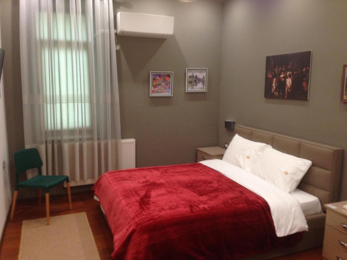 Hotel Bujtina Bicolli Korça Exteriör bild