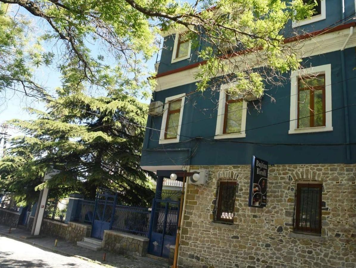 Hotel Bujtina Bicolli Korça Exteriör bild