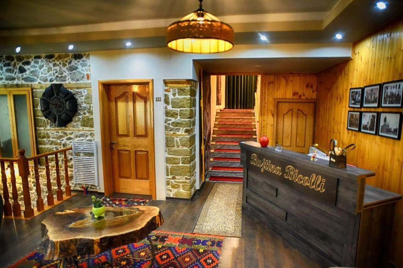Hotel Bujtina Bicolli Korça Exteriör bild