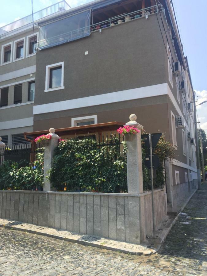 Hotel Bujtina Bicolli Korça Exteriör bild