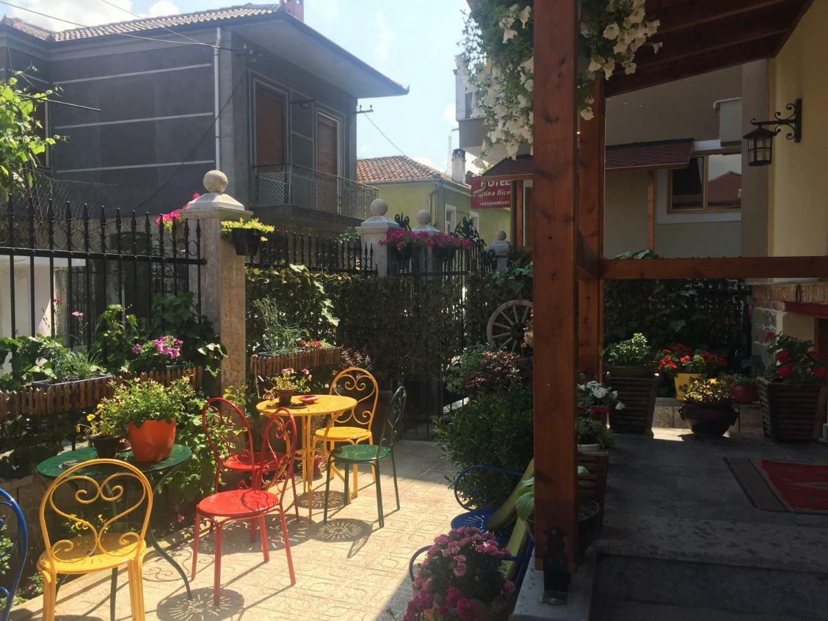 Hotel Bujtina Bicolli Korça Exteriör bild