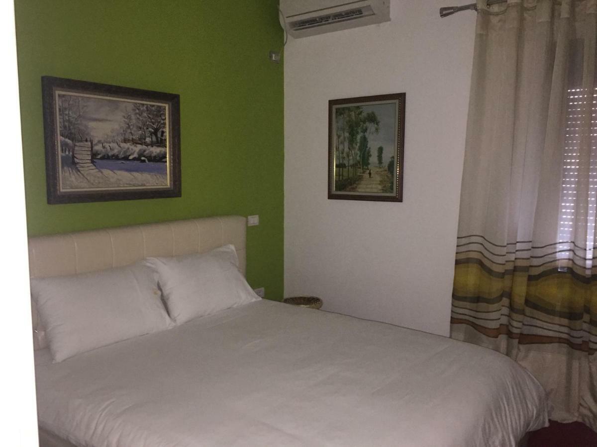Hotel Bujtina Bicolli Korça Exteriör bild