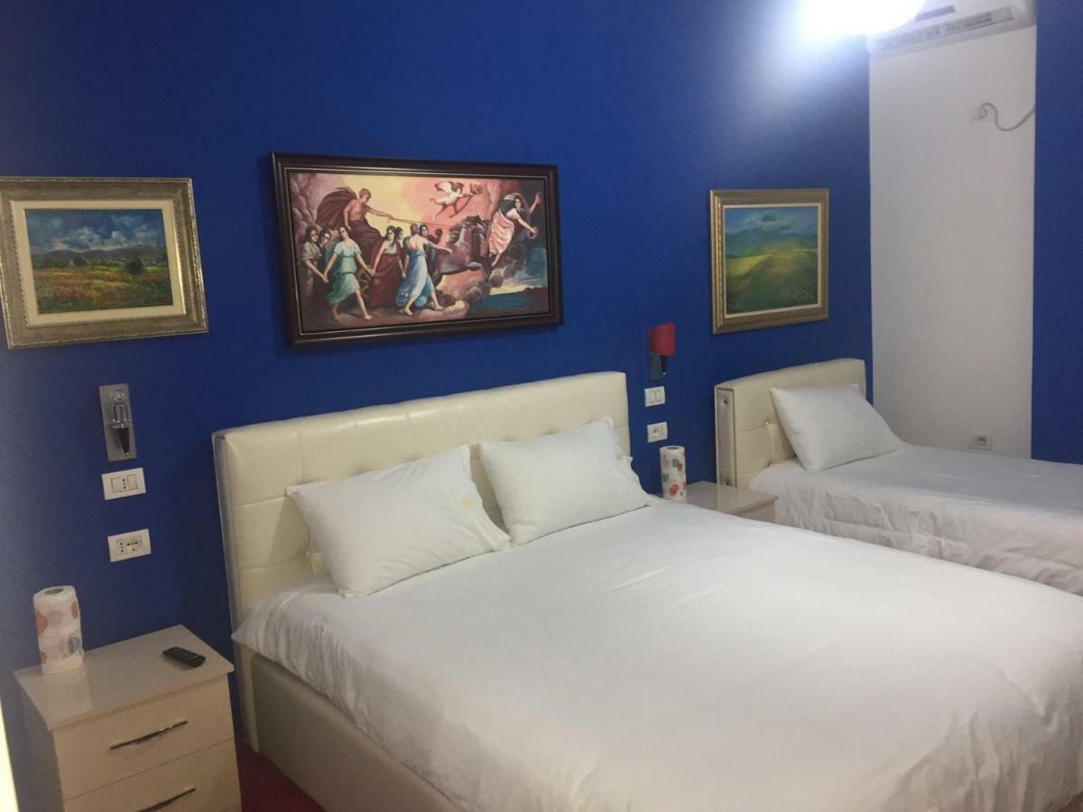 Hotel Bujtina Bicolli Korça Exteriör bild