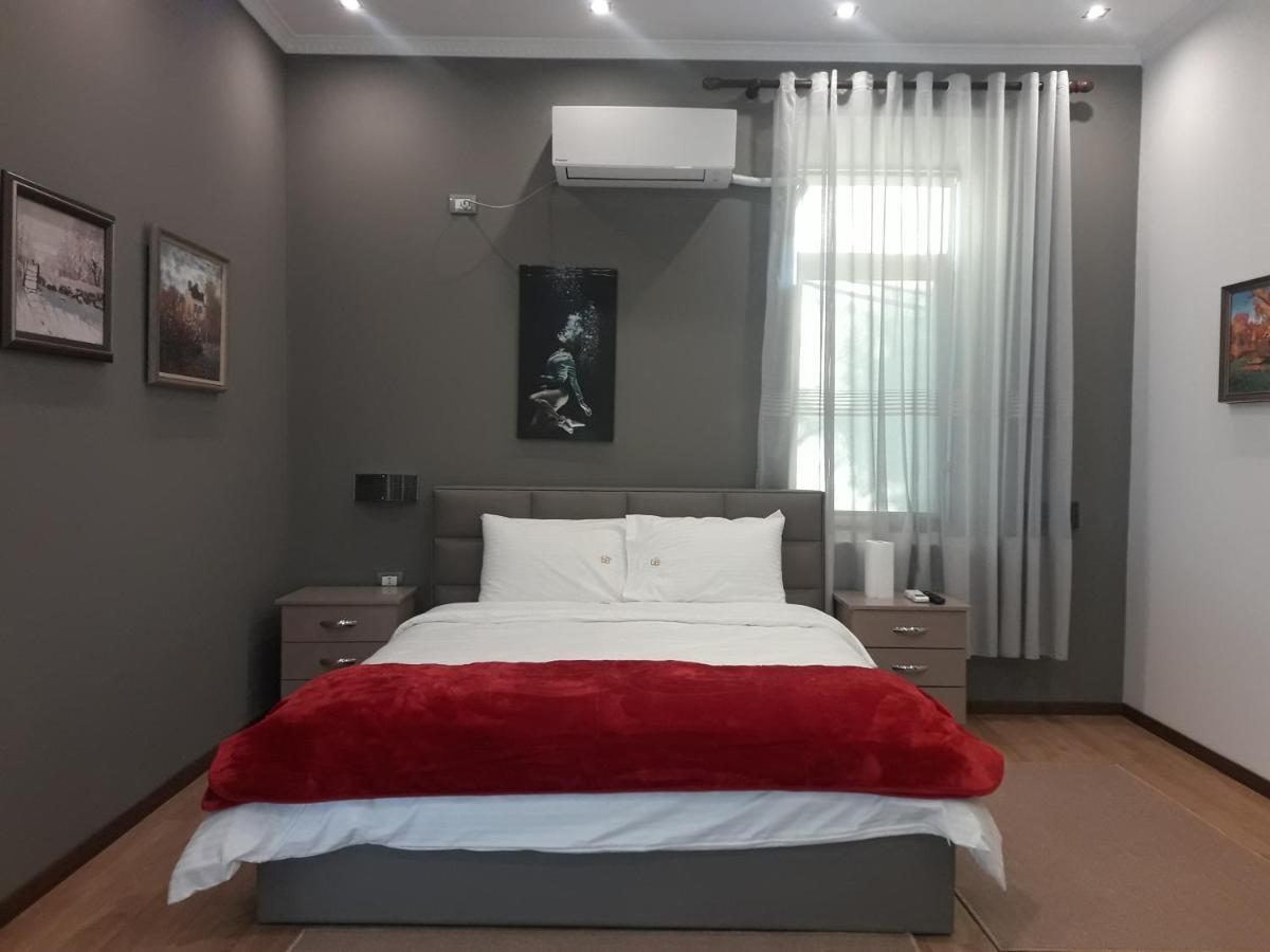Hotel Bujtina Bicolli Korça Exteriör bild